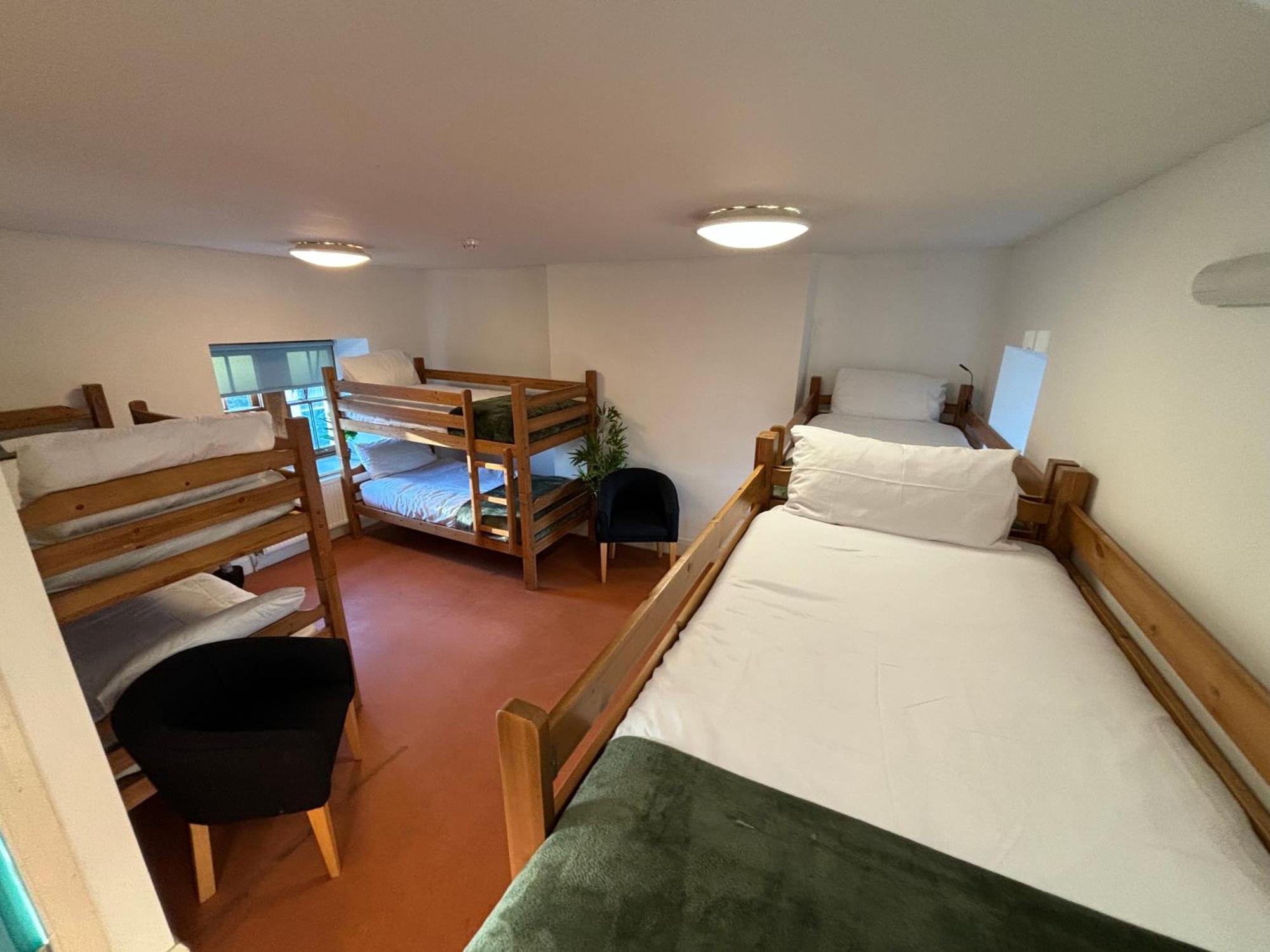 Llety Glyndwr - Bunkhouse Hostel Trawsfynydd Exterior photo