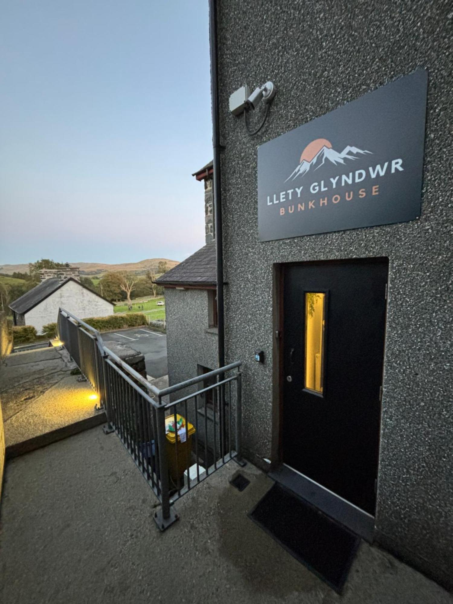 Llety Glyndwr - Bunkhouse Hostel Trawsfynydd Exterior photo