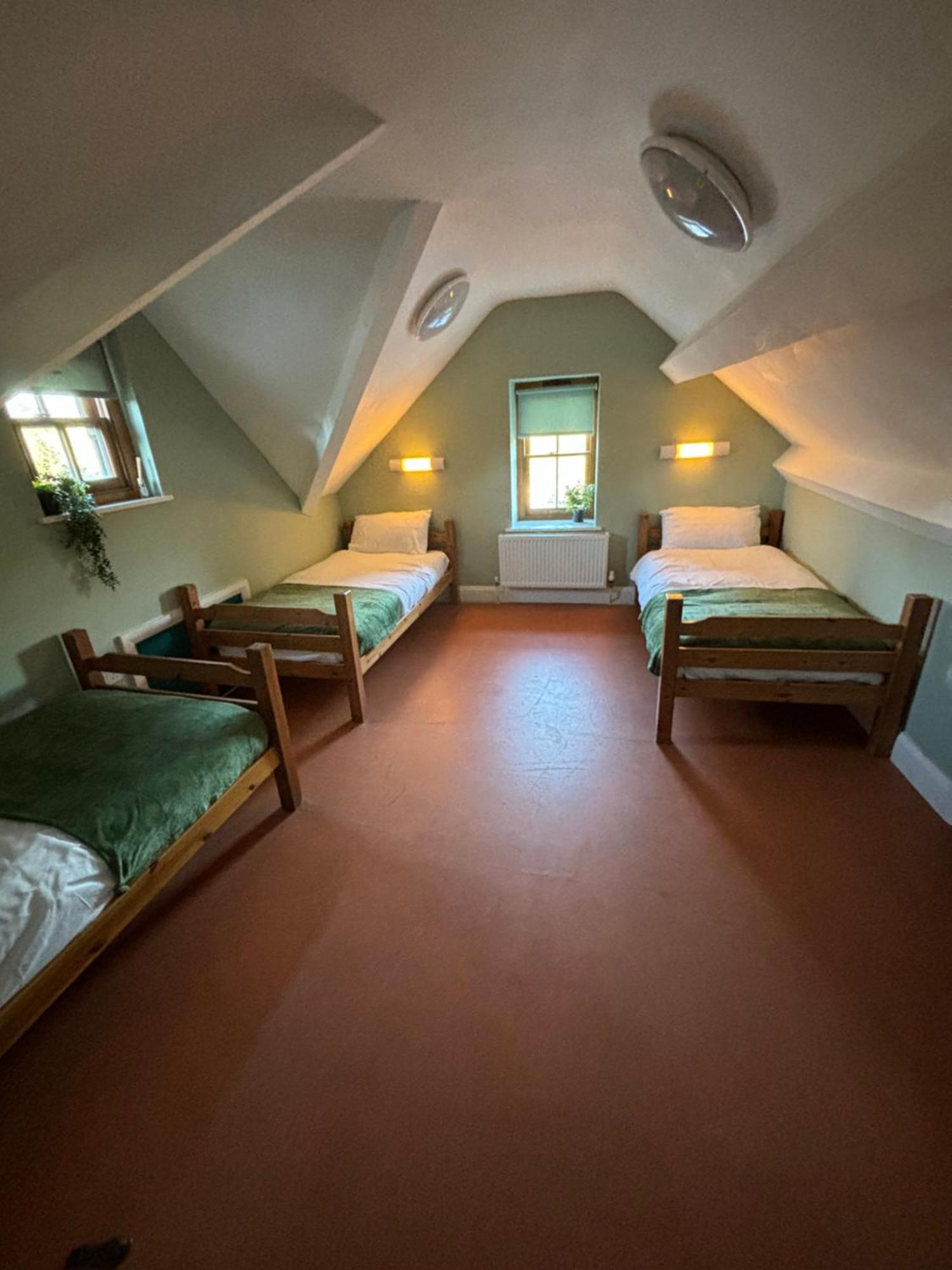 Llety Glyndwr - Bunkhouse Hostel Trawsfynydd Exterior photo
